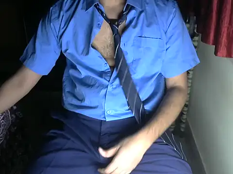 Snapshot of aloneboy1996 chatting on 09/16/25, 06:31 aloneboy1996 online show from 09/16/25, 06:31