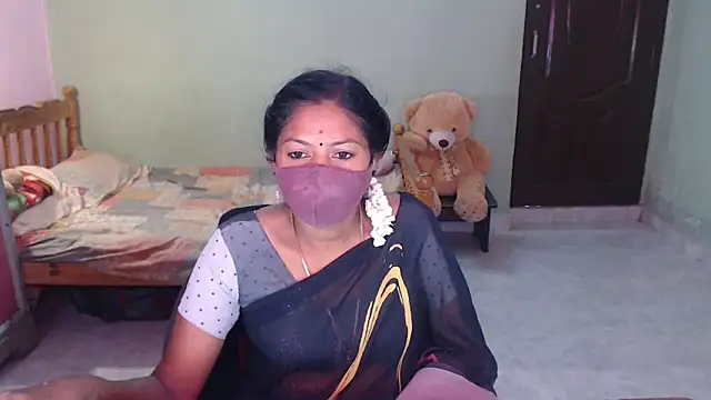 Snapshot of Novapol chatting on 06/17/26, 01:43 Novapol online show from 06/17/26, 01:43