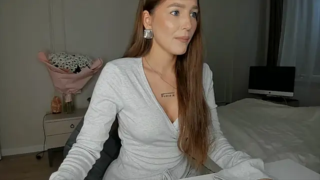 xx leila online show from 11/16/25, 09:25