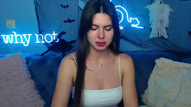 ViollinaLove online show from 11/01/25, 05:51