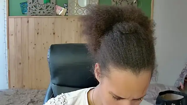 Snapshot of AaliyahHarris chatting on 05/25/26, 01:43 AaliyahHarris online show from 05/25/26, 01:43