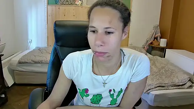 Snapshot of AaliyahHarris chatting on 05/22/26, 04:27 AaliyahHarris online show from 05/22/26, 04:27