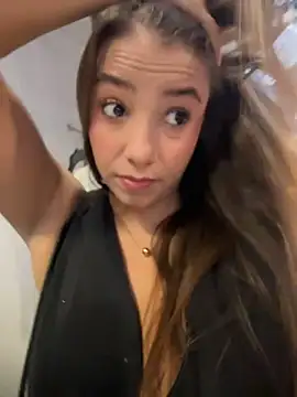 Snapshot of Hall_16 chatting on 12/20/25, 08:12 Hall 16 online show from 12/20/25, 08:12