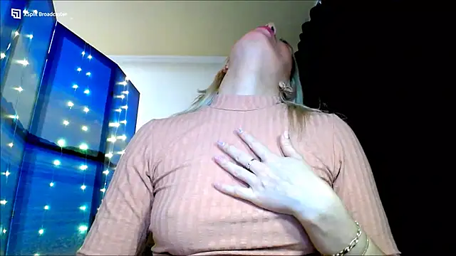 Snapshot of miaa_sunn chatting on 12/12/24, 09:58 miaa sunn online show from 12/12/24, 09:58