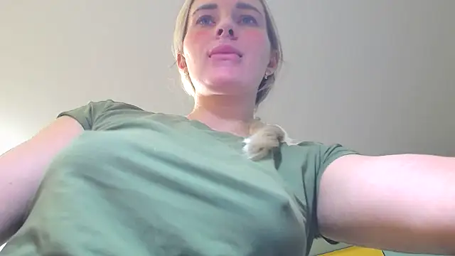 Snapshot of miaa_sunn chatting on 05/17/26, 07:47 miaa sunn online show from 05/17/26, 07:47