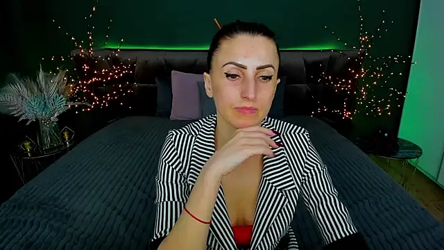 Snapshot of Rebecca_Diamond chatting on 03/16/25, 03:28 Rebecca Diamond online show from 03/16/25, 03:28