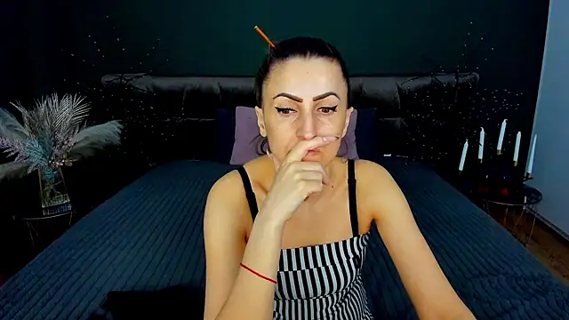Snapshot of Rebecca_Diamond chatting on 02/18/26, 06:11 Rebecca Diamond online show from 02/18/26, 06:11