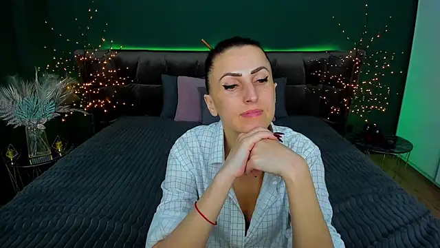 Snapshot of Rebecca_Diamond chatting on 03/10/25, 03:52 Rebecca Diamond online show from 03/10/25, 03:52