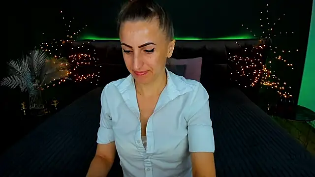 Snapshot of Rebecca_Diamond chatting on 09/24/25, 05:47 Rebecca Diamond online show from 09/24/25, 05:47