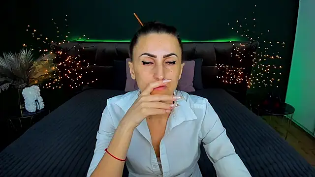 Snapshot of Rebecca_Diamond chatting on 12/02/25, 06:59 Rebecca Diamond online show from 12/02/25, 06:59