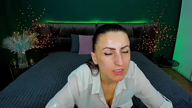 Snapshot of Rebecca_Diamond chatting on 03/14/25, 09:24 Rebecca Diamond online show from 03/14/25, 09:24