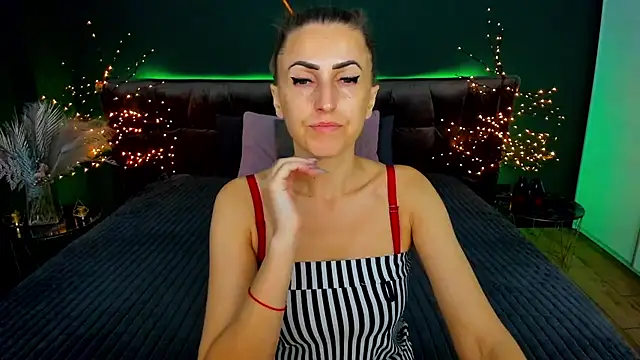 Snapshot of Rebecca_Diamond chatting on 09/25/25, 05:46 Rebecca Diamond online show from 09/25/25, 05:46