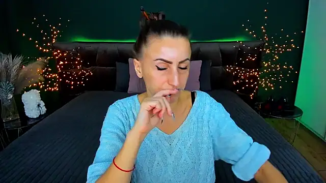 Snapshot of Rebecca_Diamond chatting on 11/17/25, 06:39 Rebecca Diamond online show from 11/17/25, 06:39