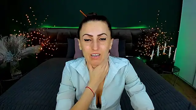 Snapshot of Rebecca_Diamond chatting on 02/26/26, 06:46 Rebecca Diamond online show from 02/26/26, 06:46