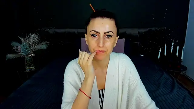 Snapshot of Rebecca_Diamond chatting on 02/13/26, 06:13 Rebecca Diamond online show from 02/13/26, 06:13