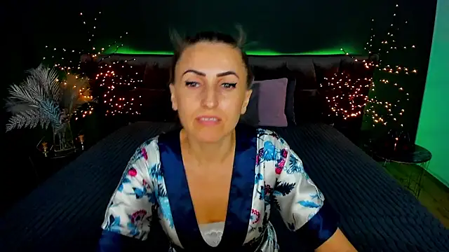 Snapshot of Rebecca_Diamond chatting on 09/17/25, 05:42 Rebecca Diamond online show from 09/17/25, 05:42