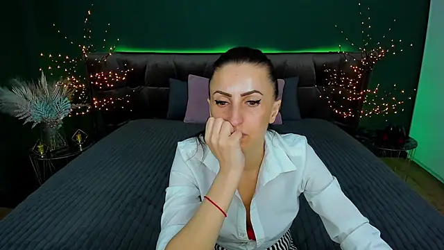 Snapshot of Rebecca_Diamond chatting on 03/20/25, 12:32 Rebecca Diamond online show from 03/20/25, 12:32