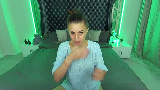 Snapshot of Rebecca_Diamond chatting on 11/09/25, 06:39 Rebecca Diamond online show from 11/09/25, 06:39