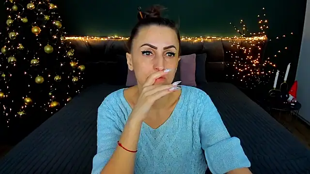 Snapshot of Rebecca_Diamond chatting on 12/18/25, 06:40 Rebecca Diamond online show from 12/18/25, 06:40