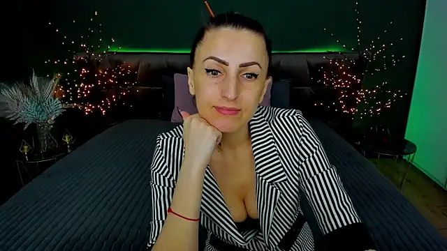 Snapshot of Rebecca_Diamond chatting on 03/18/25, 06:39 Rebecca Diamond online show from 03/18/25, 06:39