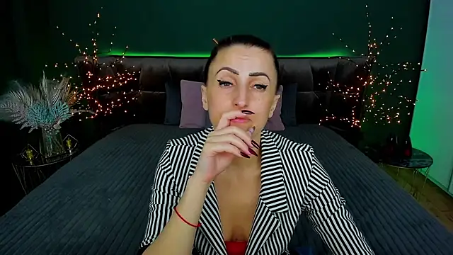 Snapshot of Rebecca_Diamond chatting on 03/16/25, 09:16 Rebecca Diamond online show from 03/16/25, 09:16