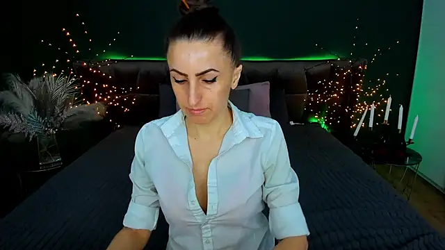 Snapshot of Rebecca_Diamond chatting on 03/05/26, 06:54 Rebecca Diamond online show from 03/05/26, 06:54