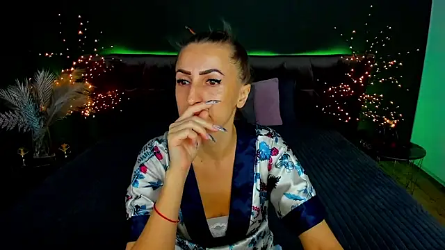 Snapshot of Rebecca_Diamond chatting on 10/01/25, 05:45 Rebecca Diamond online show from 10/01/25, 05:45