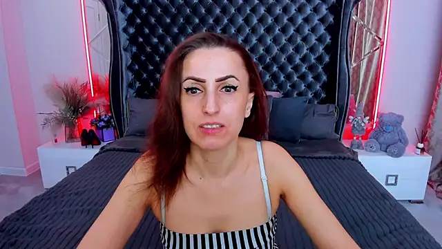 Snapshot of Rebecca_Diamond chatting on 04/16/26, 05:30 Rebecca Diamond online show from 04/16/26, 05:30