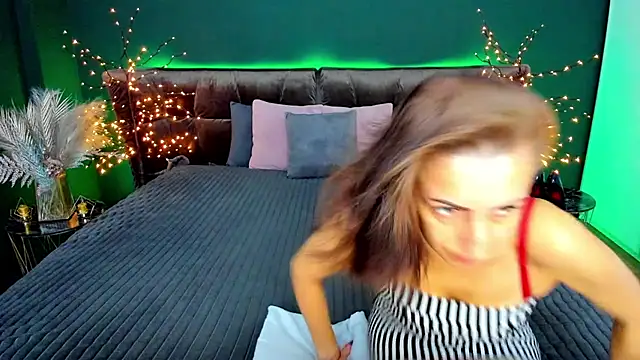 Snapshot of Rebecca_Diamond chatting on 09/10/25, 05:28 Rebecca Diamond online show from 09/10/25, 05:28