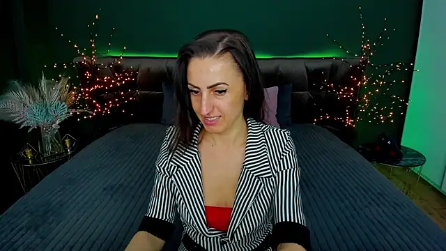 Snapshot of Rebecca_Diamond chatting on 03/16/25, 12:22 Rebecca Diamond online show from 03/16/25, 12:22