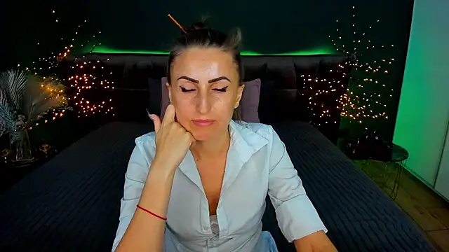 Snapshot of Rebecca_Diamond chatting on 09/20/25, 11:59 Rebecca Diamond online show from 09/20/25, 11:59