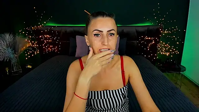 Snapshot of Rebecca_Diamond chatting on 09/22/25, 05:35 Rebecca Diamond online show from 09/22/25, 05:35