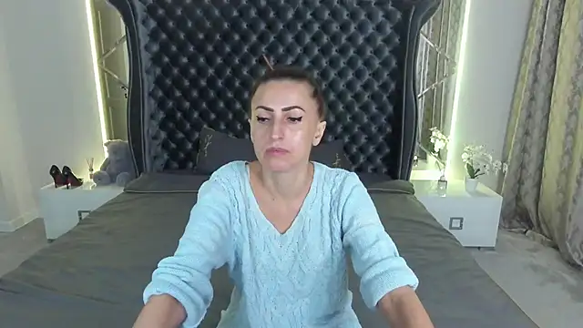 Snapshot of Rebecca_Diamond chatting on 10/28/25, 06:01 Rebecca Diamond online show from 10/28/25, 06:01