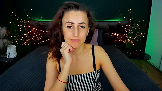 Snapshot of Rebecca_Diamond chatting on 12/01/25, 06:47 Rebecca Diamond online show from 12/01/25, 06:47