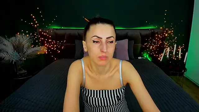Snapshot of Rebecca_Diamond chatting on 03/03/26, 06:20 Rebecca Diamond online show from 03/03/26, 06:20