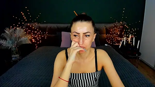 Snapshot of Rebecca_Diamond chatting on 03/08/26, 06:49 Rebecca Diamond online show from 03/08/26, 06:49
