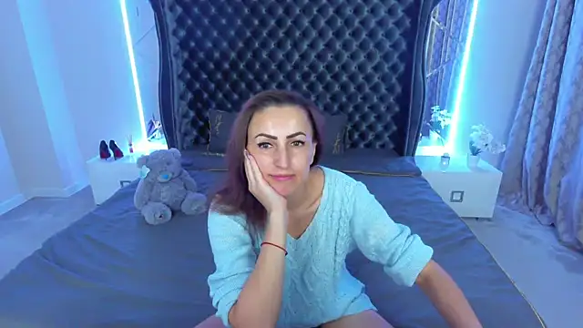 Snapshot of Rebecca_Diamond chatting on 11/02/25, 06:18 Rebecca Diamond online show from 11/02/25, 06:18