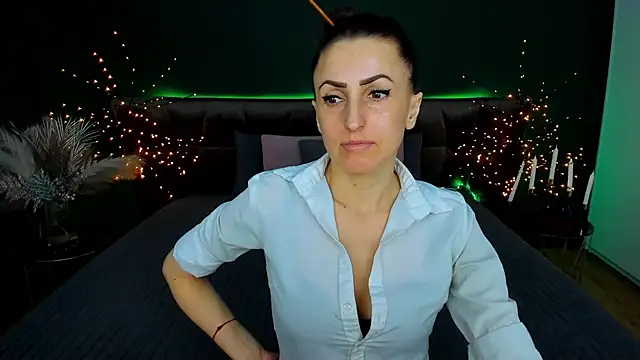 Snapshot of Rebecca_Diamond chatting on 03/02/26, 07:26 Rebecca Diamond online show from 03/02/26, 07:26