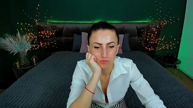 Snapshot of Rebecca_Diamond chatting on 03/20/25, 03:36 Rebecca Diamond online show from 03/20/25, 03:36