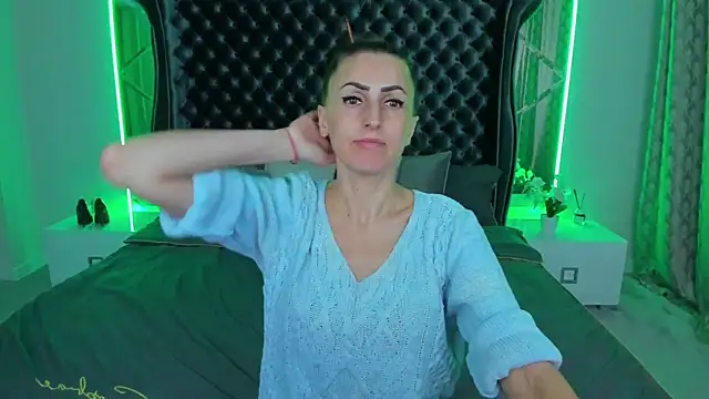 Snapshot of Rebecca_Diamond chatting on 11/26/25, 06:13 Rebecca Diamond online show from 11/26/25, 06:13