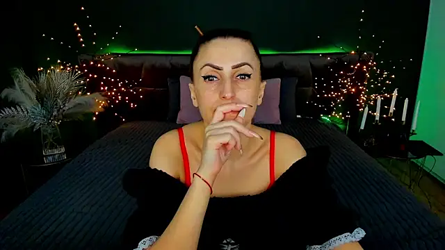 Snapshot of Rebecca_Diamond chatting on 02/25/26, 06:57 Rebecca Diamond online show from 02/25/26, 06:57