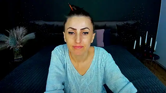 Snapshot of Rebecca_Diamond chatting on 02/05/26, 06:42 Rebecca Diamond online show from 02/05/26, 06:42