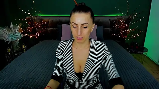 Snapshot of Rebecca_Diamond chatting on 03/18/25, 12:50 Rebecca Diamond online show from 03/18/25, 12:50