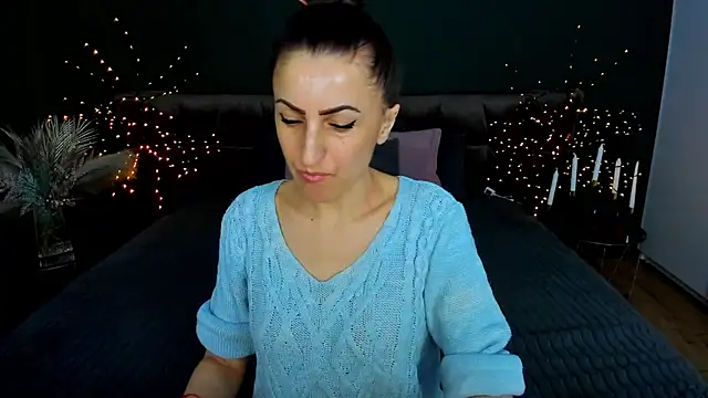 Snapshot of Rebecca_Diamond chatting on 02/16/26, 06:45 Rebecca Diamond online show from 02/16/26, 06:45