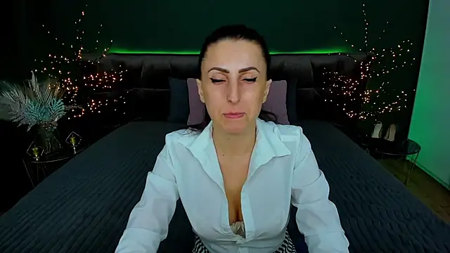 Snapshot of Rebecca_Diamond chatting on 03/19/25, 12:23 Rebecca Diamond online show from 03/19/25, 12:23