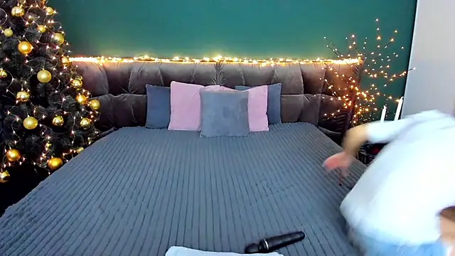 Snapshot of Rebecca_Diamond chatting on 12/16/25, 07:12 Rebecca Diamond online show from 12/16/25, 07:12