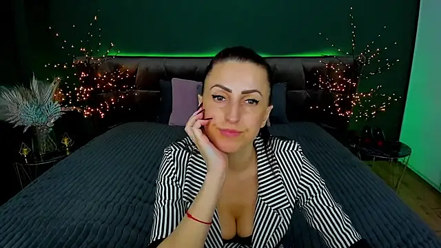 Snapshot of Rebecca_Diamond chatting on 03/18/25, 09:45 Rebecca Diamond online show from 03/18/25, 09:45