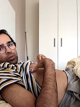 Snapshot of Azad64 chatting on 06/08/26, 11:11 Azad64 online show from 06/08/26, 11:11