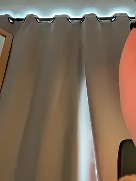 curchez  online show from 11/13/25, 07:18