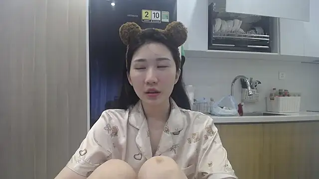 Snapshot of Asiagirll chatting on 05/16/26, 10:47 Asiagirll online show from 05/16/26, 10:47